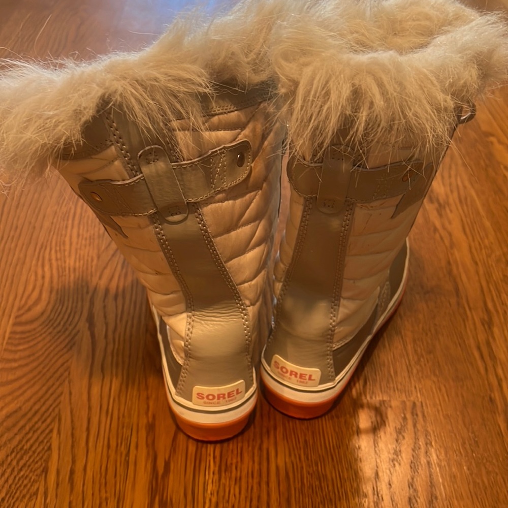 Womens Sorel winter boots size 7 cream and grey